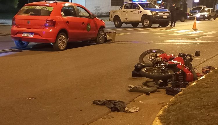 El motociclista que chocó contra remis sufrió traumatismo de cráneo