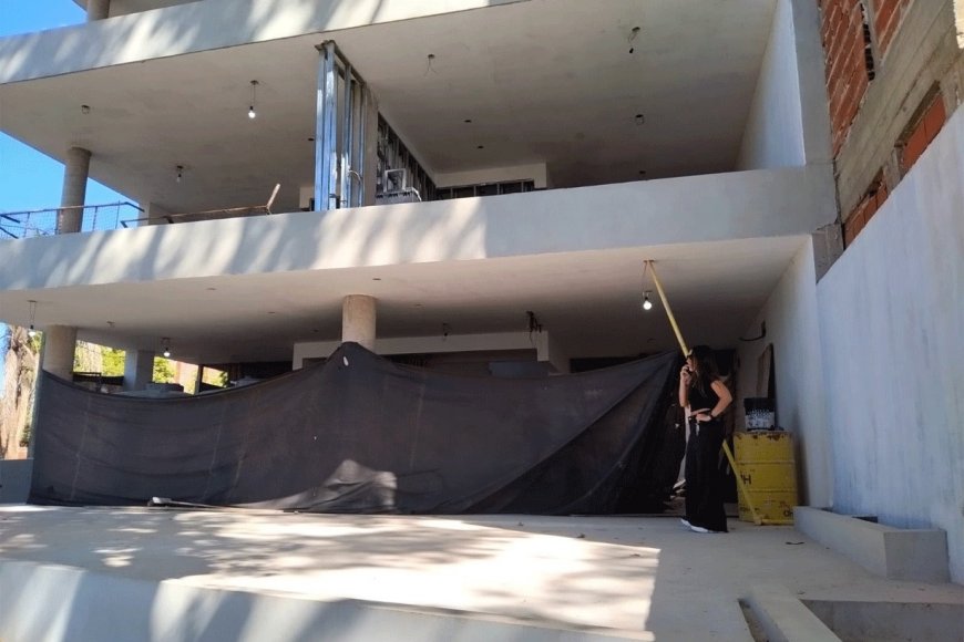 Podría ser el sereno la persona encontrada muerta en la obra en construcción. Ordenaron captura internacional para el principal sospechoso - Reporte 1007