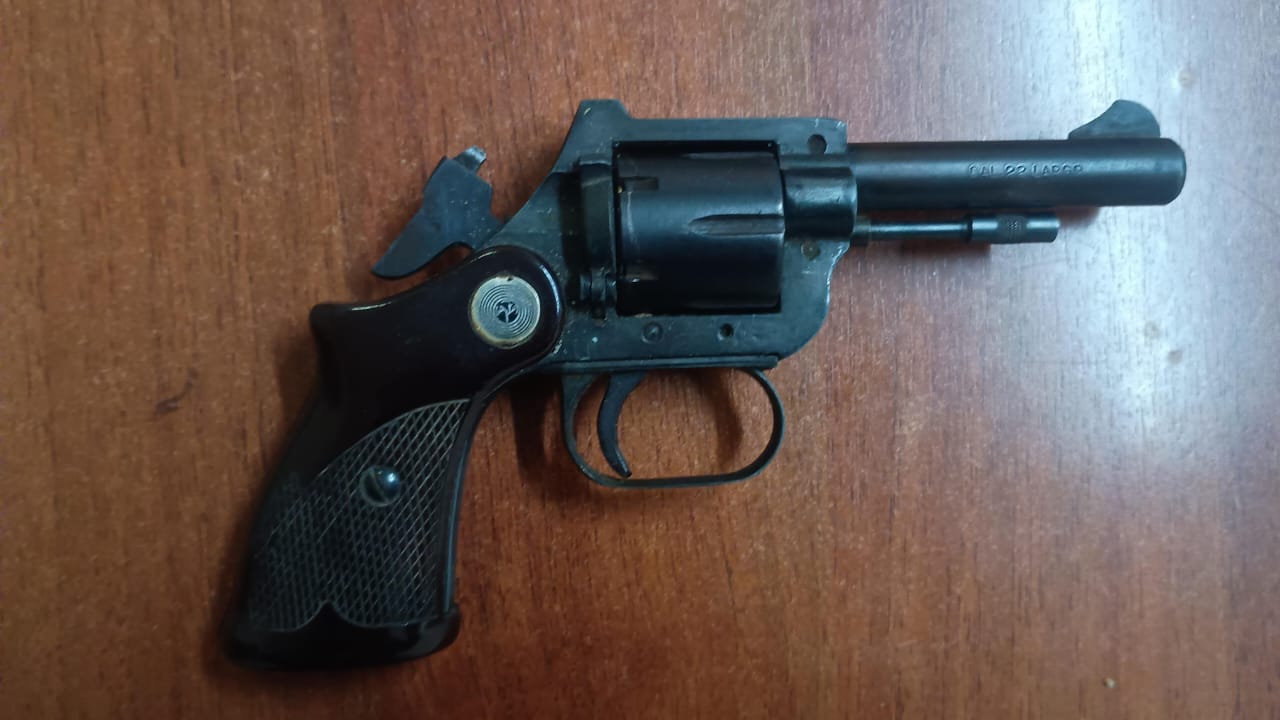DIJO EN EL HOSPITAL QUE TENÍA ARMAS EN SU CASA Y ACTIVÓ UN OPERATIVO POLICIAL - Reporte 1007