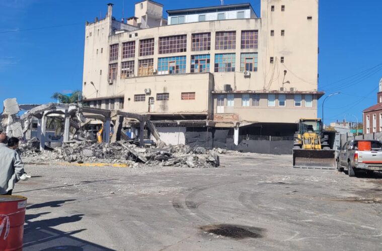 POLÉMICA POR LA VIEJA TERMINAL: LA OPOSICIÓN EXIGE EXPLICACIONES POR LA DEMOLICIÓN Y EL PROYECTO DE McDONALDS - Reporte 1007